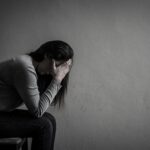 Depresja: Definicja, Przyczyny, Leczenie i Wpływ na Życie – Wyzwania, Profilaktyka i Nadzieje